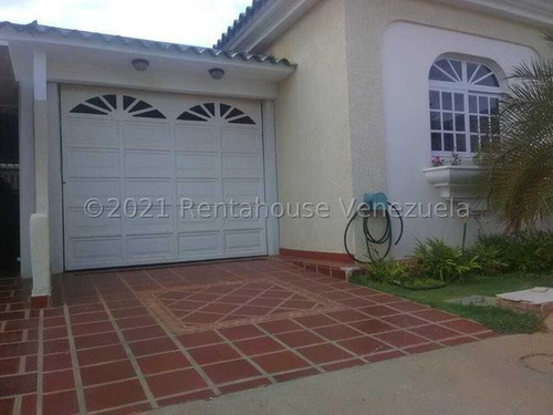 Casa En Lago Country 1 En Oferta Semi Amoblada