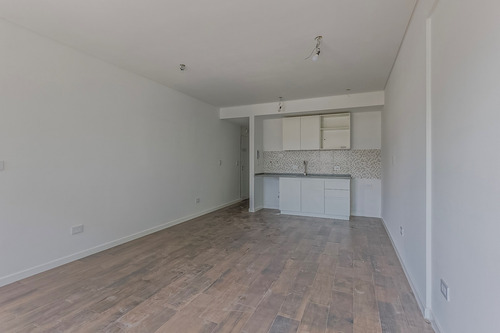 Venta Departamento Con Balcón En Lanús Este, A Mts De 9 De Julio