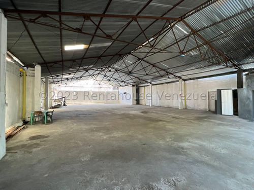 Galpón Comercial En Venta En Centro Barquisimeto Lara. Código 24-6659 Excelente Oportunidad Al Mejor Precio Negociable!!!. Comunicate Conmigo! Gracias. Pregunta Sin Compromiso Kv #