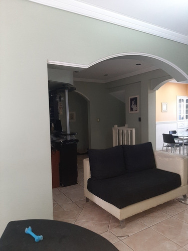 Casa En Venta De 4 Ambientes. Con Garaje Y Dos Locales Comerciales. I,casanova