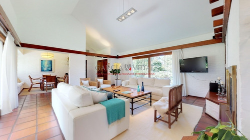Barrio Golf Venta De Casa 4 Dormitorios- Ref: 2580
