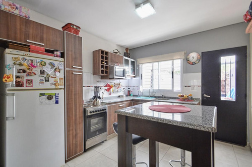Duplex En Venta Cochera Y Jardín En Ituzaingó