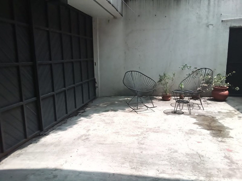 Casa Para Remodelar Con Amplios Espacios En Las Aguilas