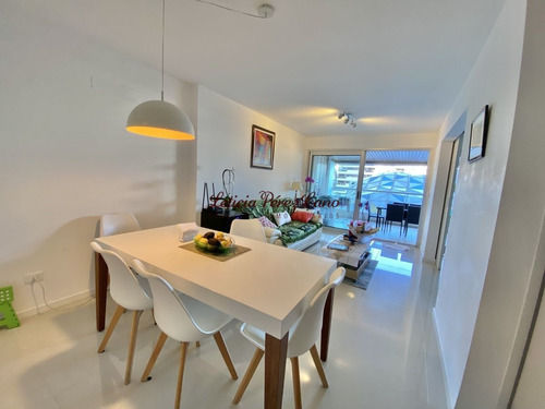 Imagen 2 de 14 de Venta De Apartamento De 2 Dormitorios En Edificio Icon Brava Punta Del Este