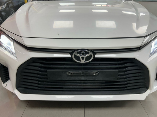 Toyota Yaris 4p Sedán Base L4/1.5 Aut