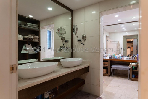 Espectacular Casa Completamente Remodelada En Venta Ubicada En La Lagunita Country Club 25-17423