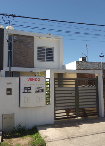 Duplex En Venta 3 Dormitorios Con Cochera Y Patio! Fisherton