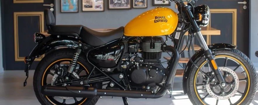 Royal Enfield Meteor 350 Fireball Yellow 1° Service Gratis