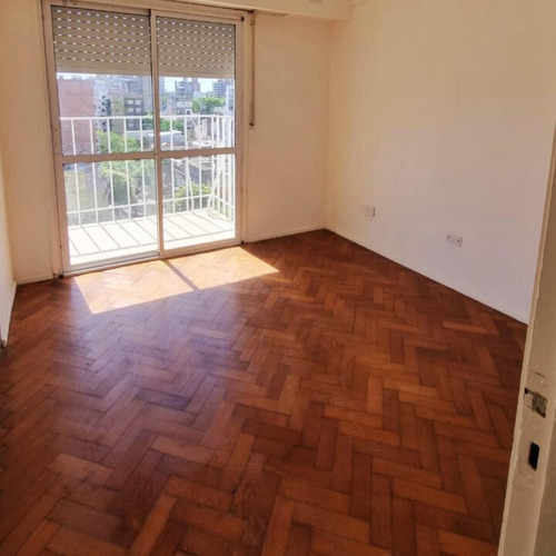 Departamento En Venta De 2 Dormitorios, En 9 De Julio 1900, En El Centro Rosario