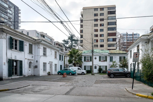 Imagen 27 de 30 de Encantadora Casa Renovada En Pasaje Con Patio(guardia Vieja)