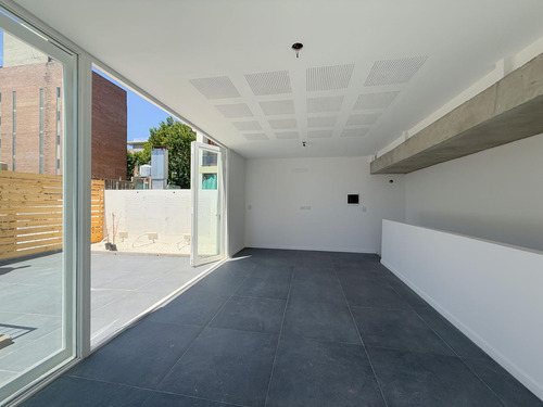 Casa De Pasillo Con 3 Dormitorios Más Quincho Y Terraza Con Parrillero