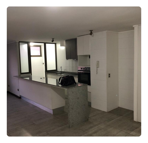 Arrienda En Caliche 982, Recoleta ¡3d + 2b Con Piscina