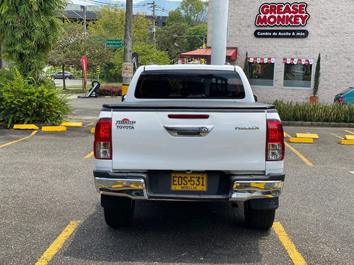 Imagen 6 de 24 de Toyota Hilux 2.4 Td Mt 4x4