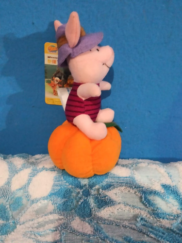 Muñeco De Coleccción Piglet Con Calabaza