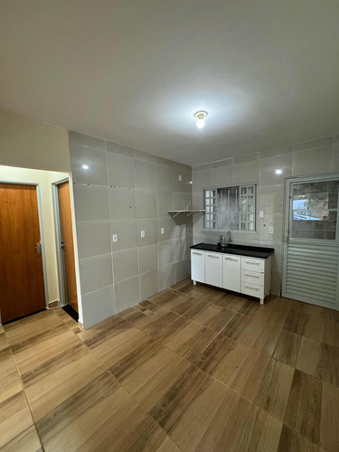 Casa Reformada Com 2 Quartos E 2 Banheiros No Morro Da Cruz