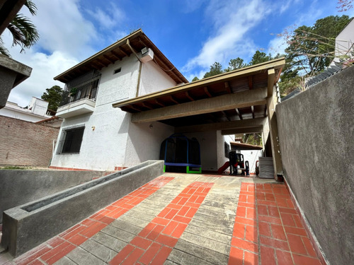 Quinta En Venta En Lomas De Prados Del Este. Mb