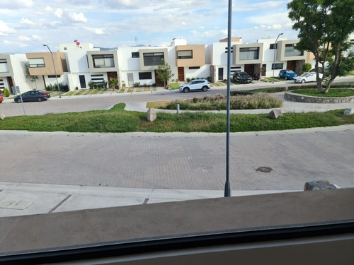 Se Vende Casa En Cañadas Del Arroyo, 4ta Recamara En Pb, Jardín, Doble Altura !