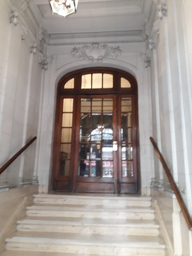Señorial Oficina En Venta, Con Detalles De Categoria