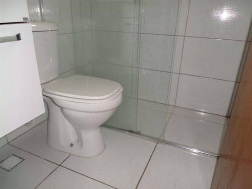 Imagem 17 de 30 de Triplex Sobrado Novo Com 02 Dormitórios 01 Suíte 02 Banheiros Condomínio Fechado Na Vila S. Jorge São Em Vicente Imóvel Este Bem Grande Com 110 M2 Util É Bem Arejado Iluminado Com Churrasqueira Próxi