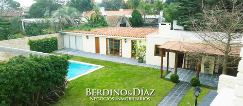 Hermosa Residencia A Pasos De La Playa Mansa- Ref: 856