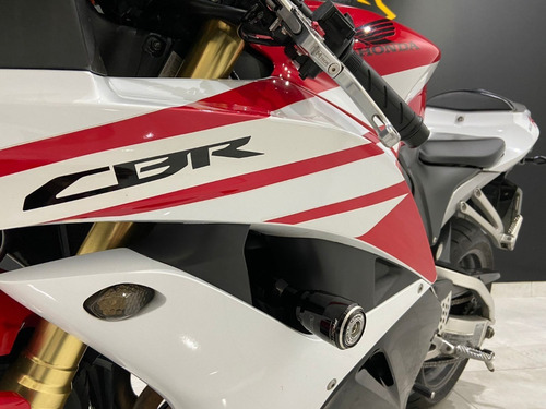 Imagem 3 de 11 de Honda Cbr 600rr 2012 - 17.600km