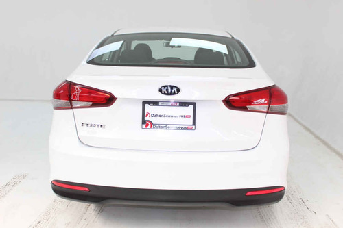 Imagen 6 de 13 de Kia Forte Sedan 2018 4 Cilindros