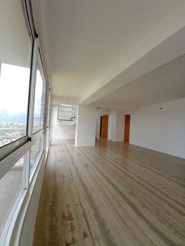 Imagen 4 de 20 de Se Vende Apartamento Ph Triplex De 334 M2 4h/4b/3p En Lomas Del Sol
