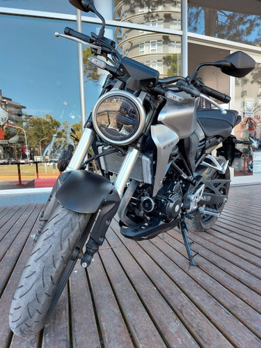 Imagen 2 de 7 de Honda Cb300r 2019
