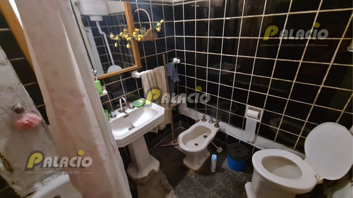 Casa 3 Amb En Amplio Lote Propio De 300m²