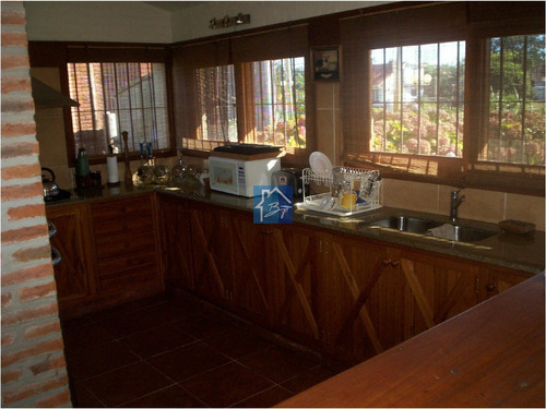 Casa En Punta Del Este, Pinares- Ref: 1077