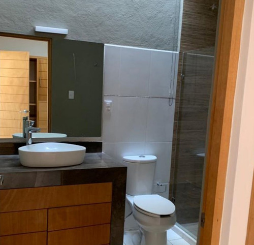 Venta De Casa En Centro Sur, Claustros Del Sur, 4 Recamaras, 4.5 Baños, Jardín