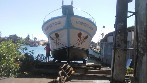Imagem 3 de 11 de Vendo Barco De 10mts Barco De Madeira