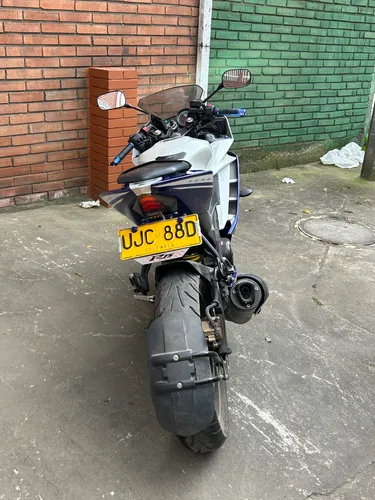 Yamaha R15 V2