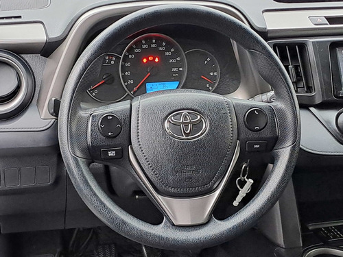 Imagen 8 de 13 de Toyota Rav4 2.0 Advantage Lujo Mt
