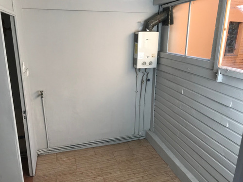 Deopartamento En Segundo Piso, Muy Central, Locomoción.
