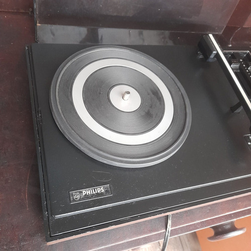 Imagem 2 de 9 de Toca Discos Vitrola Philips Stereo Pra Conserto No Volume.