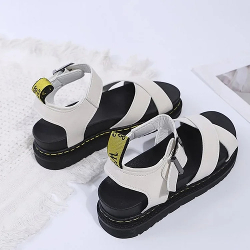 Sandalias Romanas Con Hebilla Y Plataforma De Fondo Grueso P