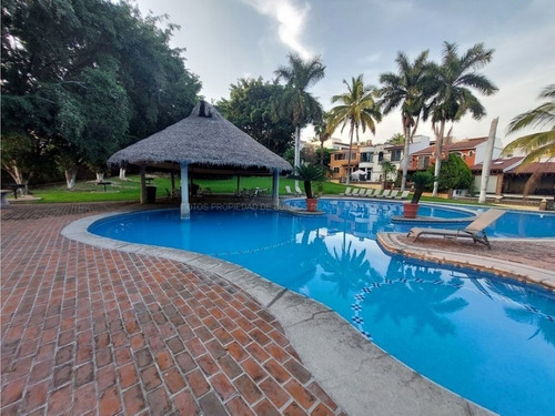 Casa En Condominio De Lujo En Residencial Bugambilias A 15 Minutos De Cuernavaca