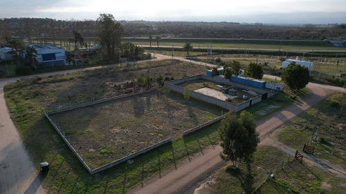 Hermoso Terreno Nivelado, Bien Delimitado, Y Pronto Para Edificar