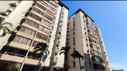 Venta De  Apartamento A Precio De Oportunidad En La Av. Terranova