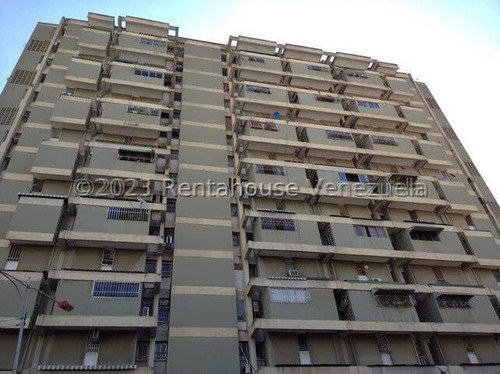 Apartamento En Venta En Avenida Ayacucho Maracay 24-11053 Mvs