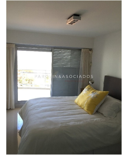 Apartamento A La Venta En Punta Del Este Edificio Sunrise- Ref: 1059