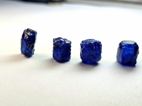 Safiras Brutas Para Lapidação Azul Intenso Com 11.95 Gramas Azul Royal