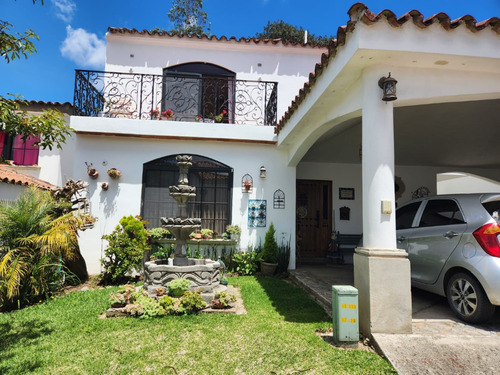 Imagen 2 de 27 de Vendo Hermosa Casa Ubicada En Sector Exclusivo De Alta Plusvalía, Excelente Estado