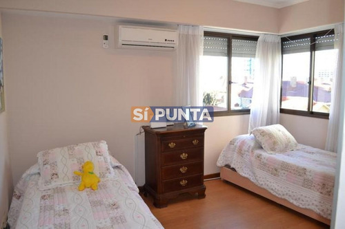 Imagen 7 de 21 de Apartamento En Playa Mansa A La Venta