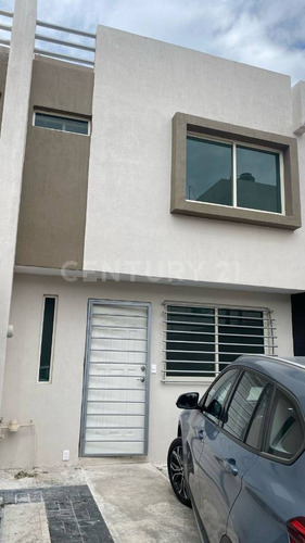 Casa En Venta Villas Del Ixtepete Frente A Parque