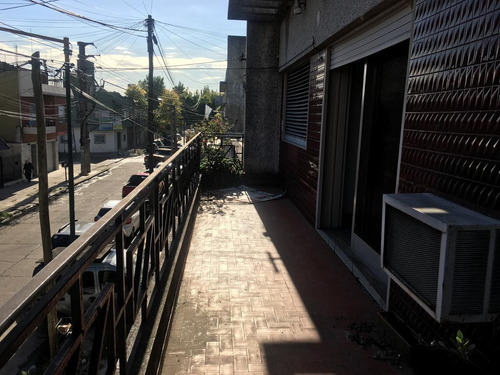 Imagen 2 de 8 de Ph 3 Ambientes Con Terraza Propia Y Balcón