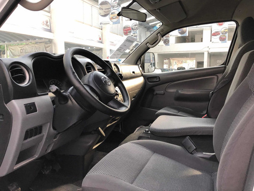Imagen 10 de 13 de Nissan Urvan 2017 2.5 Panel Ventanas Amplia Mt