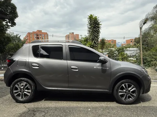 Renault Stepway 1.6 Intense Automática