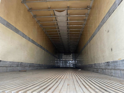 Imagem 8 de 12 de Carreta Frigorífico Ibiporã Com Pneus